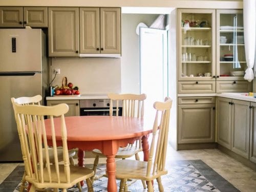 Έλα, κερνάω καφέ στην κουζίνα