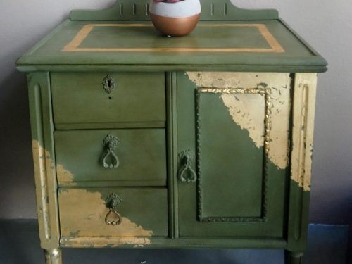 Ένα κομοδίνο αλλιώτικo!