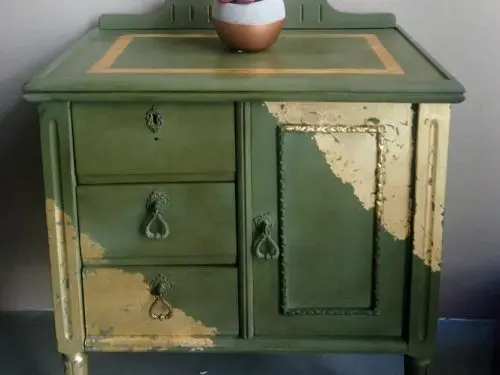 Ένα κομοδίνο αλλιώτικo!